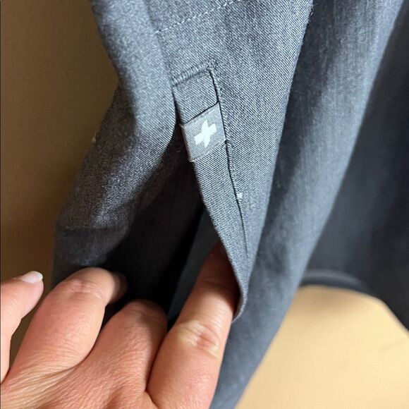 FIGS Women’s Size XXL Gray Graphite “Rafaela” Oversized Scrub Top WXXSW1003 - Picture 3 of 11